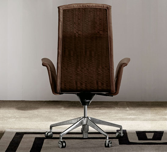 Фото 3 - Офисное кресло Vogue с высокой спинкой 